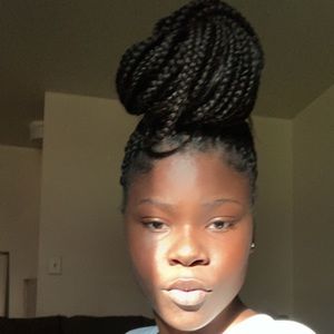 Meet your Posher, Akiyah